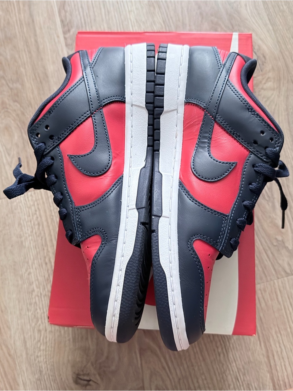 Nike Men's Low-Top Sneakers in Black and Red